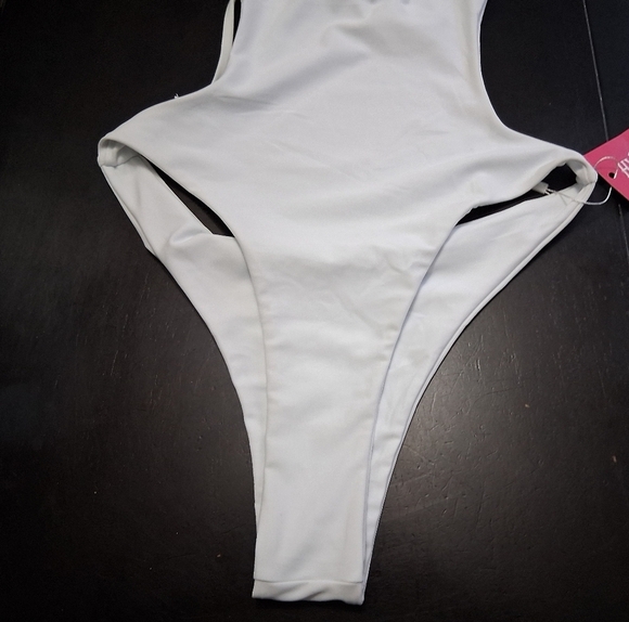 NWT Hyperfire Sexy Cut Out One Piece Swimsuit    Size S - Picture 3 of 8